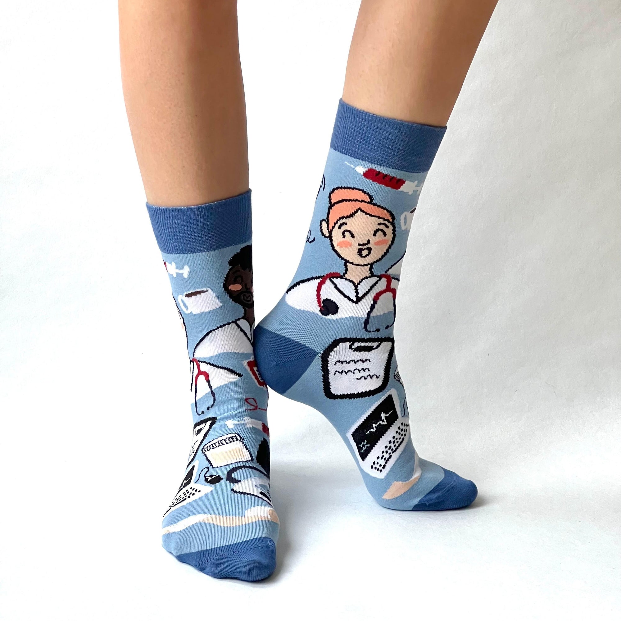 Ärztinnen und Arzt-Socken hellblau